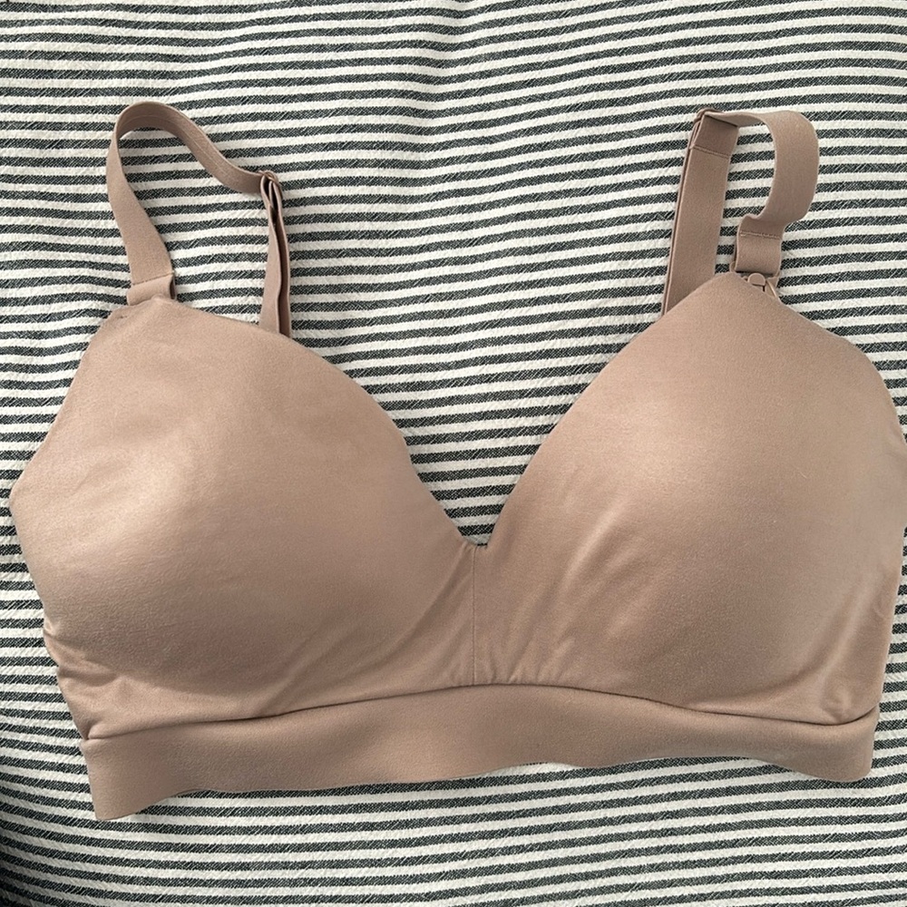 Kindred Bravely Minimalist Hands-Free Pumping & Nursing Plunge Bra
